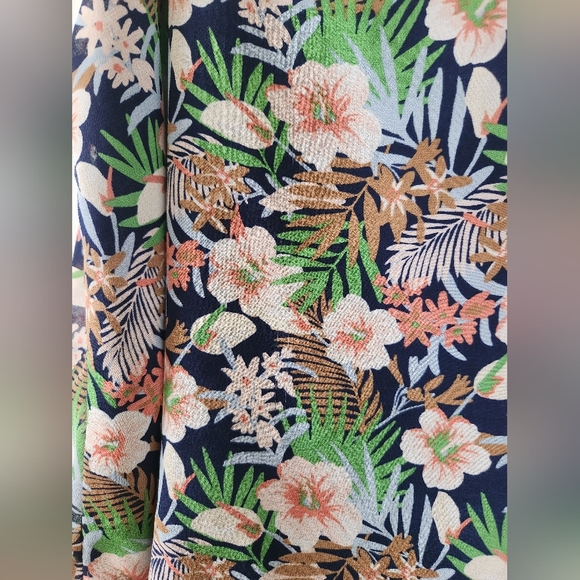 Spring Top 🌺 - Picture 5 of 6